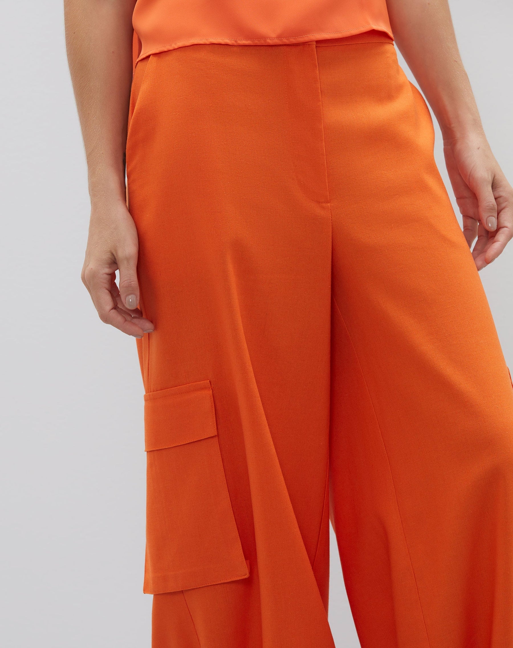 Calça Cargo Cintura Baixa com Detalhes de Amarração - Laranja