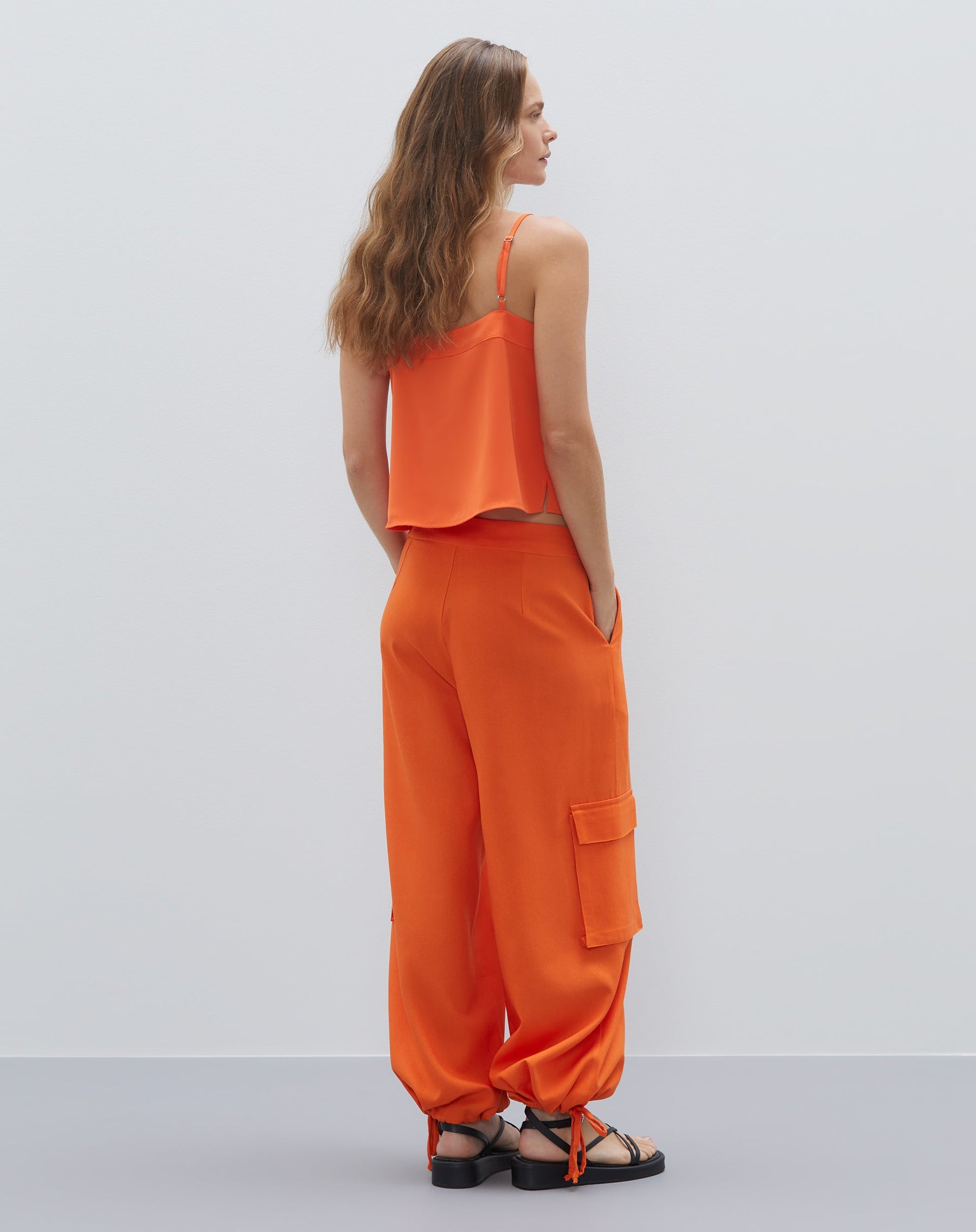 Calça Cargo Cintura Baixa com Detalhes de Amarração - Laranja