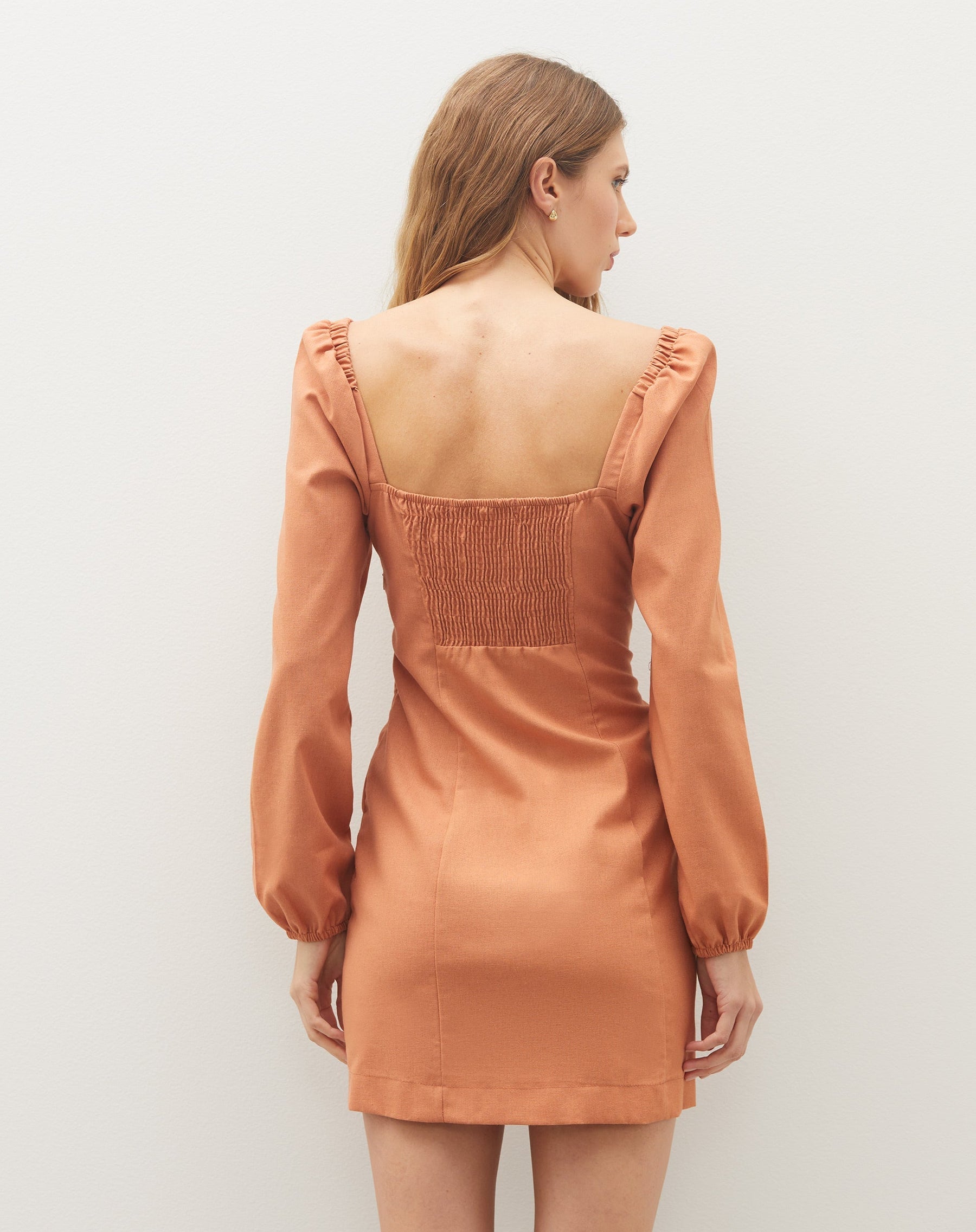 Vestido Curto com Manga Bufante - Caramelo