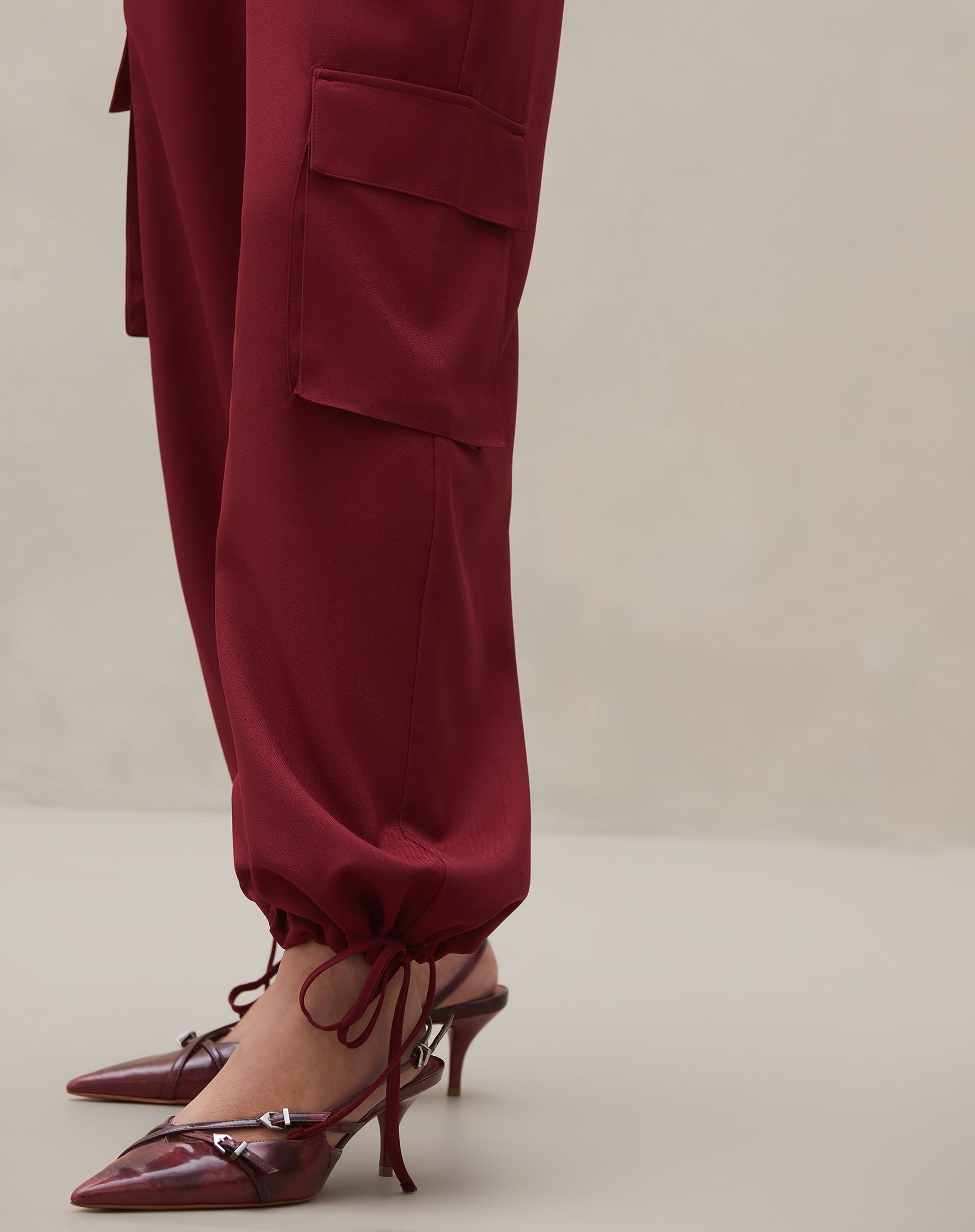 Calça Cargo com Amarração no Tornozelo - Vinho