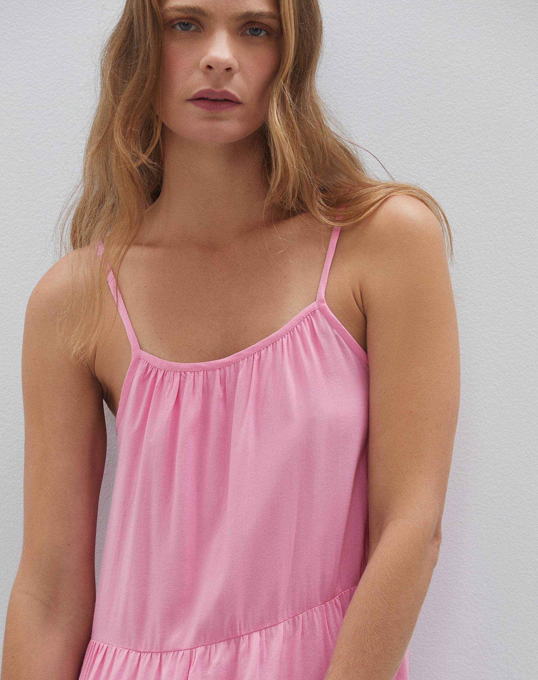 Vestido Curto de Alça com Recortes - Rosa