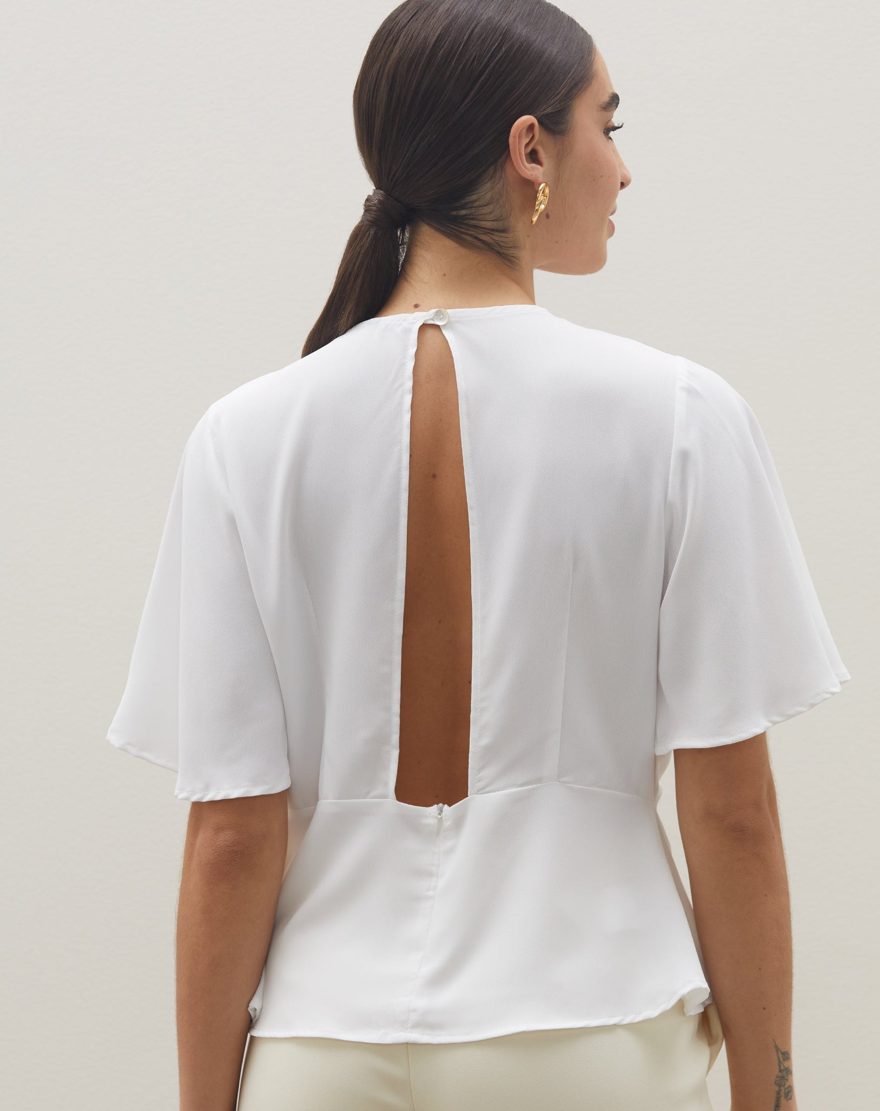 Blusa Manga Curta Recorte Costas - Off-white